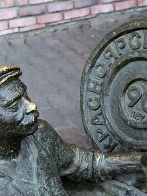Памятник сантехнику «Дядя Яша и стажер»